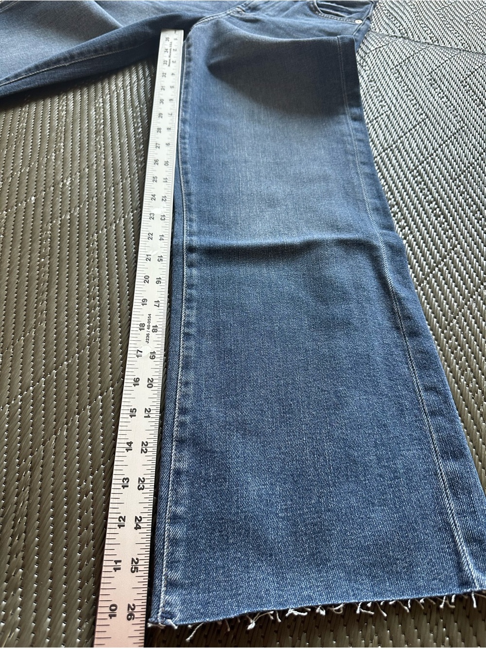 7 For All Mankind Cropped Alexa Raw Hem Ankle Crop Size 23 Jeans 26â Inseam - Picture 11 of 11